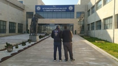 Dolandırıcılık suçundan aranan şahsı polis yakaladı