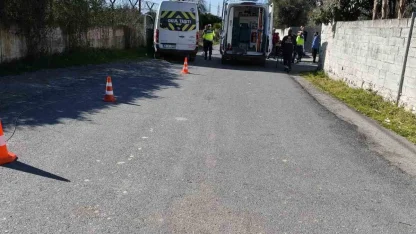 Dörtyol’da öğrenci servisi elektrik direğine çarptı: 4 yaralı