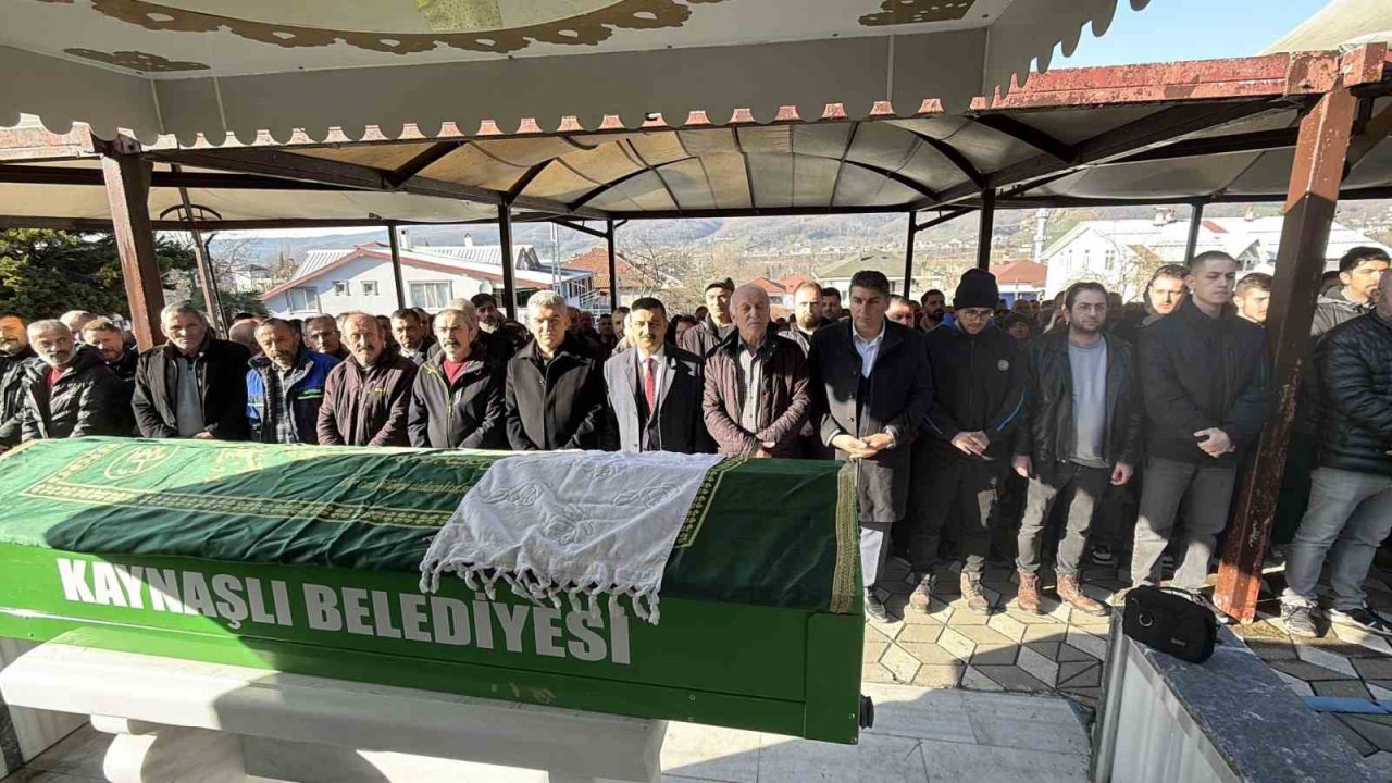 Düzce’de eğitim camiasının sevilen öğretmeni son yolculuğuna uğurlandı