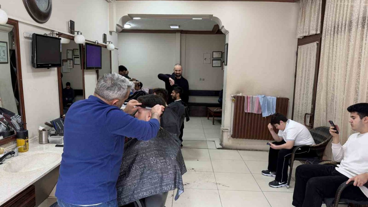 Düzce’de kuaförlerde bayram yoğunluğu başladı