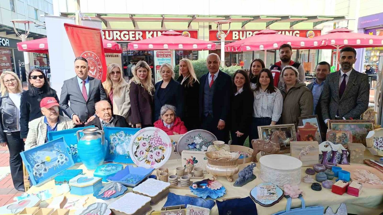 Edirne’de huzurevi sakinlerinden el emeği göz nuru sergi