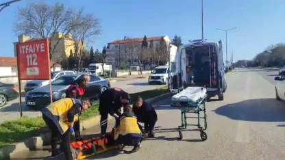 Edirne’de kırmızı ışıkta geçen yayaya araç çarptı