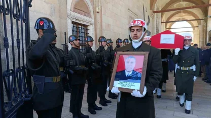 Edirne’de vefat eden emekli astsubay askeri törenle son yolculuğuna uğurlandı
