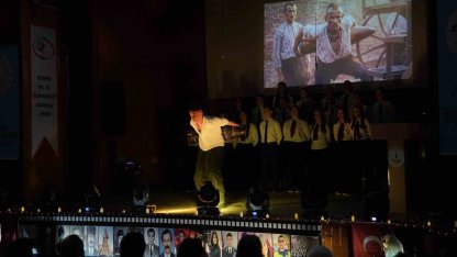 Edirneli öğrencilerin 18 Mart gösterileri duygulandırdı