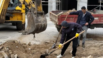 Edremit Belediyesi Altınkum’da ve Kadıköy’de yolları yeniliyor