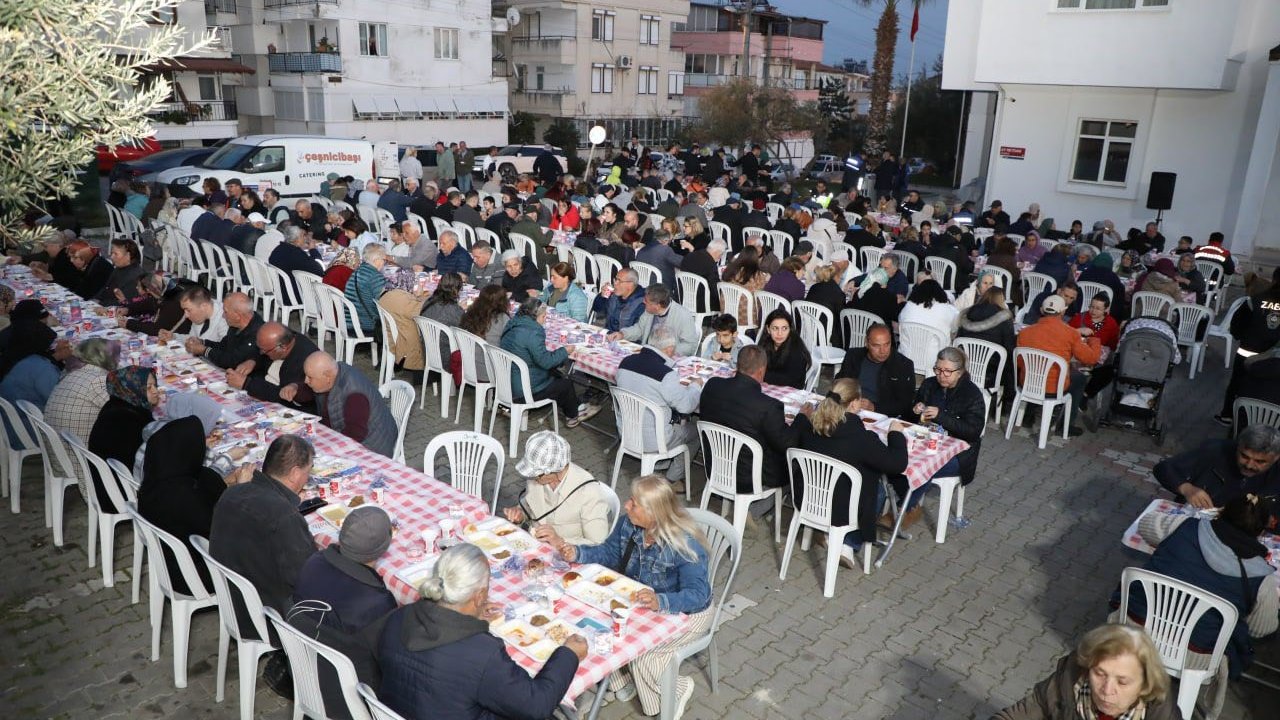 Edremit Belediyesi iftar sofraları Altınoluk’ta kuruldu