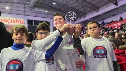 Efelerli öğrenciler robot tasarımında Ege Bölgesi birincisi oldu