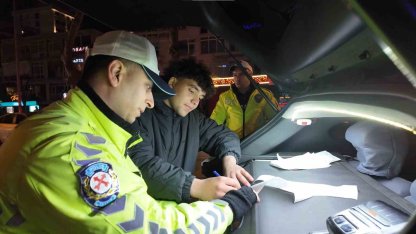Egzoz sistemi mevzuata aykırı araç 30 gün trafikten men edildi
