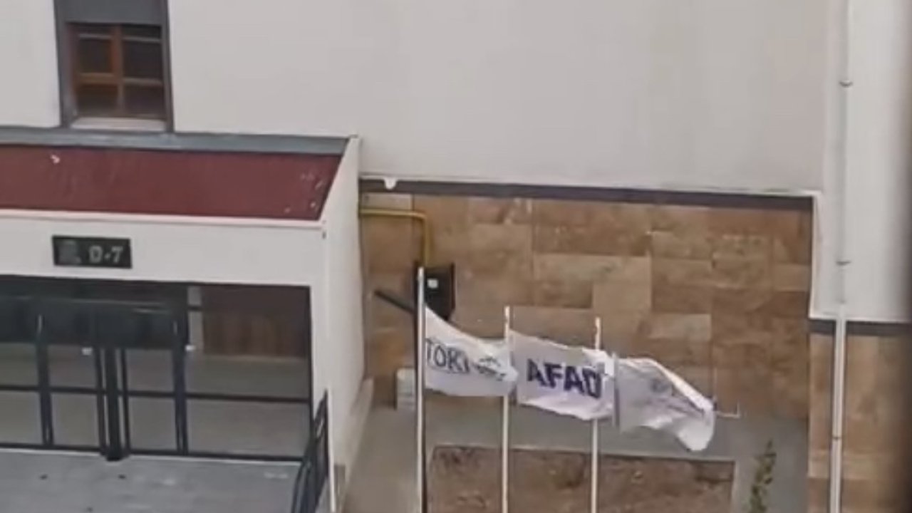 Elazığ’da iki küçük kalpten Türk bayrağına büyük vefa