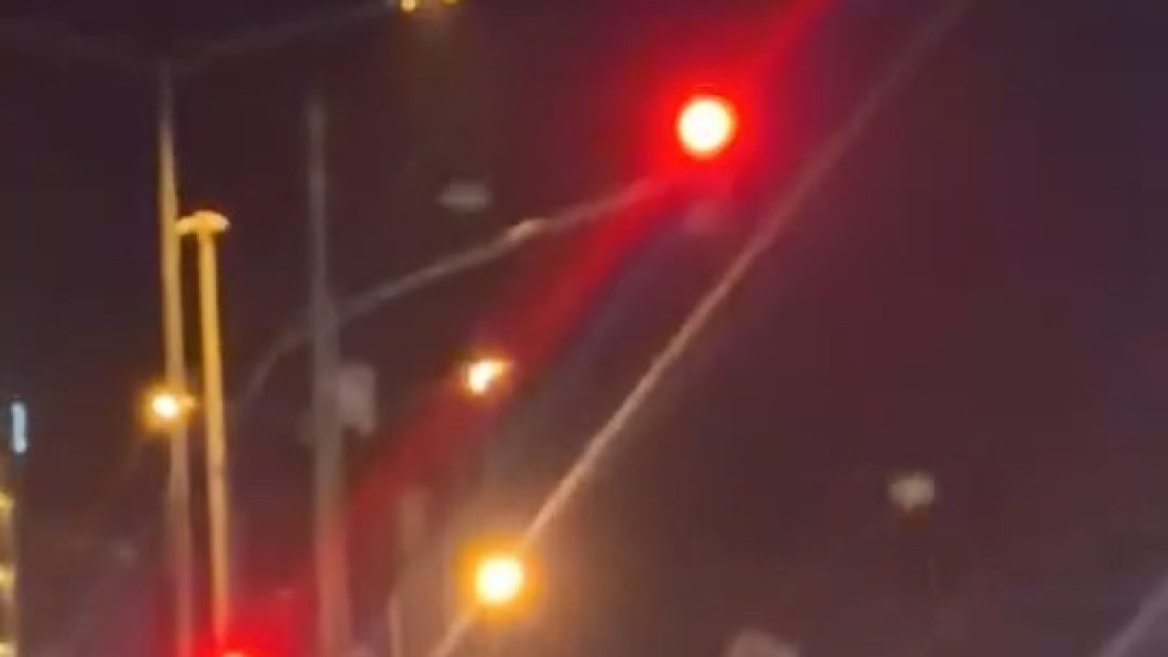 Elazığ’da kamyonetle makas atan sürücü kamerada