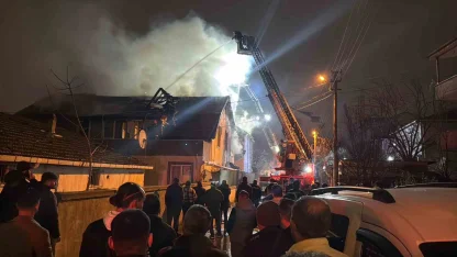 Elektrikli ısıtıcı evi alev alev yaktı: 3 kişi dumandan etkilendi