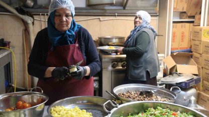 Emekli Sema öğretmen aşevinde engelli ve kimsesizlere "anne" oldu