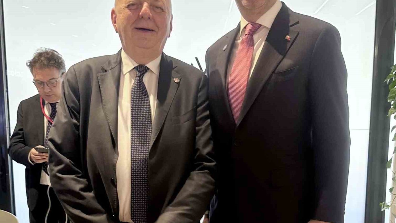 Enerji ve Tabii Kaynaklar Bakanı Bayraktar, İtalyan mevkidaşı Fratin ile bir araya geldi