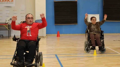 "Engellisin evlenemezsin" dediler, onlar akülü sandalyede zeybek oynuyor