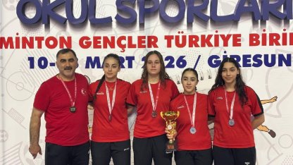 Erzincan Anadolu Lisesi badmintonda Türkiye ikincisi oldu