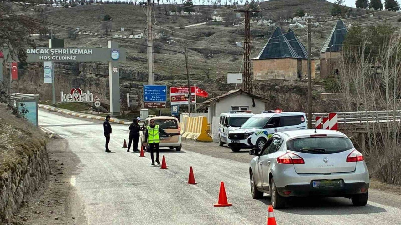 Erzincan’da bayram trafiğinde güvenlik uygulaması