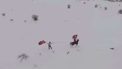 Erzincan’ın beyaz örtüsünde farklı snowboard deneyimi