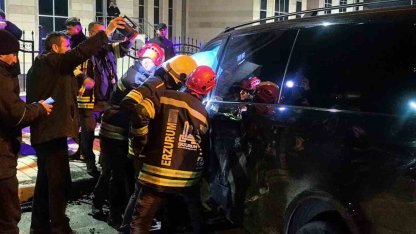 Erzurum’da feci kaza: Kavşak adeta savaş alanına döndü