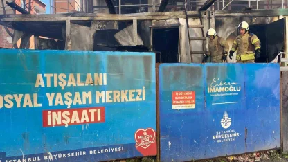Esenler’de İBB şantiyesinde yangın: 3 konteyner zarar gördü