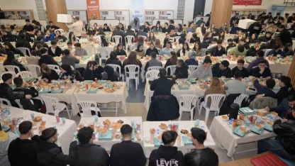 Esenyurt’ta gençlerle iftar buluşması