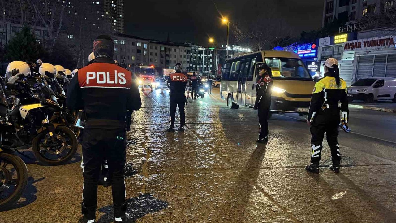 Esenyurt’ta polis ekiplerinden trafik denetimi
