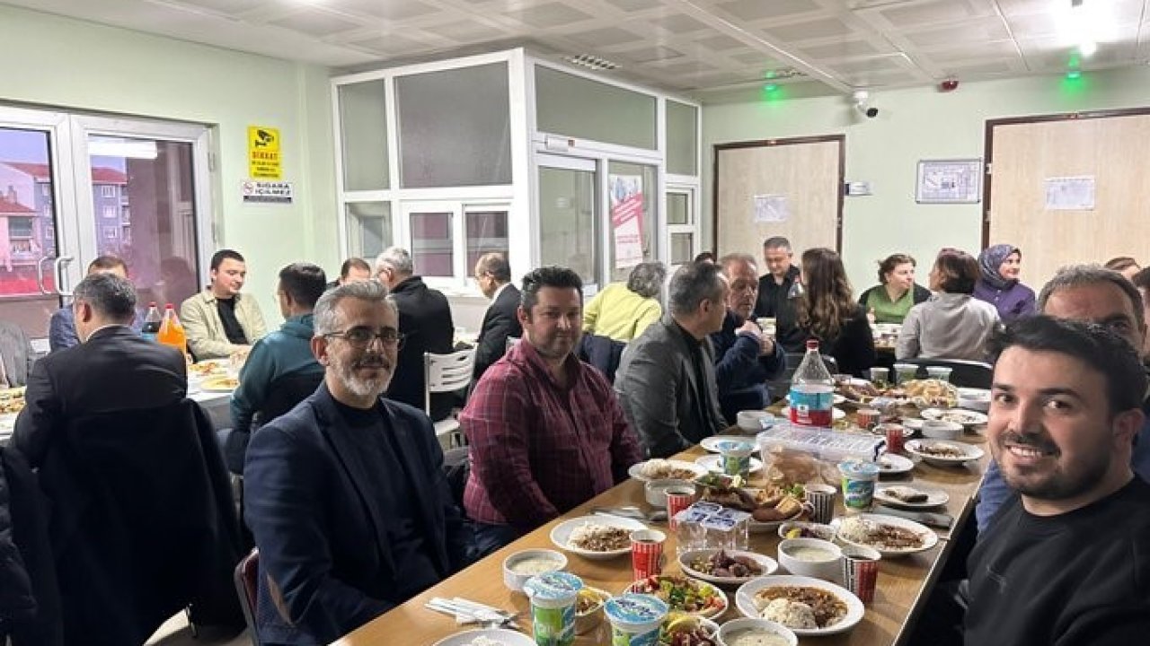 Eskişehir İl Sağlık Müdürü Bildirici, Beylikova’da sağlık çalışanlarıyla iftarda buluştu