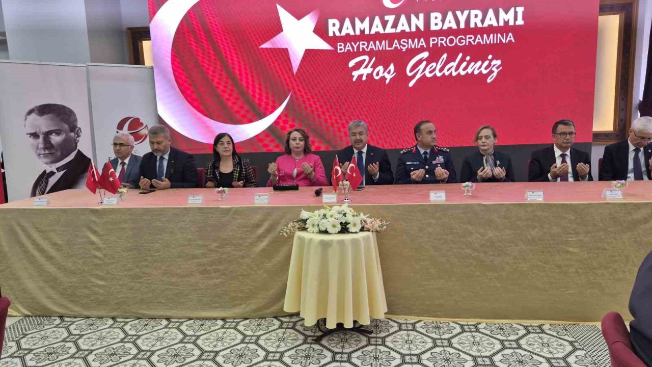 Eskişehir Valiliği bayramlaşma programında birlik mesajı