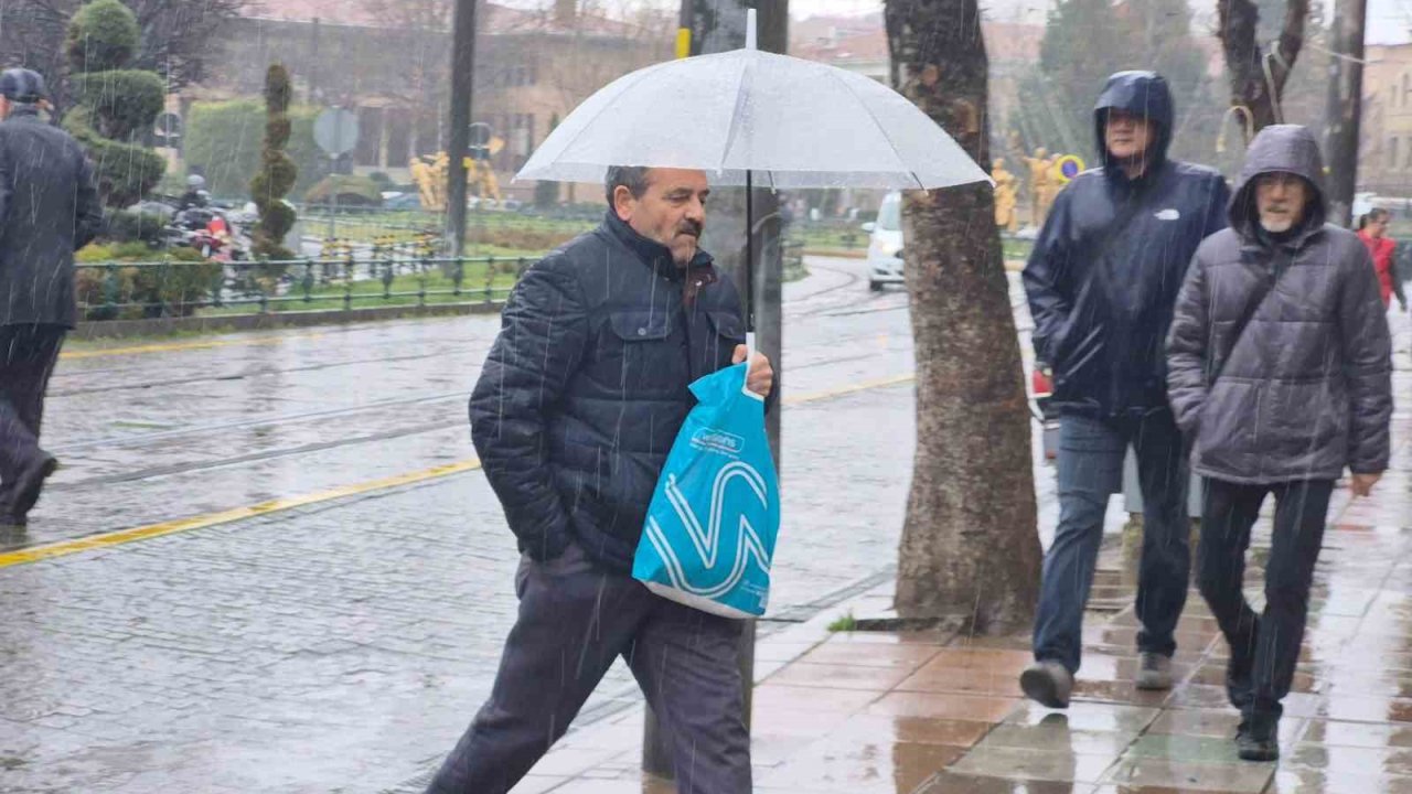 Eskişehir’de beklenen yağmur geldi