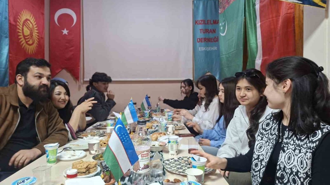 Eskişehir’deki üniversitelerde okuyan Özbekistanlı öğrenciler iftar programında buluştu