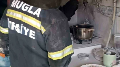 Evde çıkan yangın ev sahibinin müdahalesi ile söndürüldü