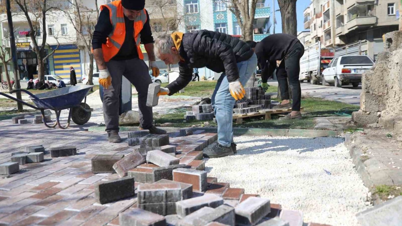 Eyyübiye’de yol ve parklar yenileniyor