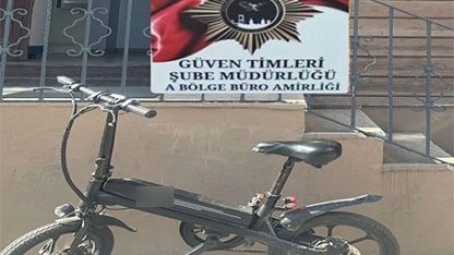 Fatih’te kadının cep telefonunu çalan hırsız yakalandı