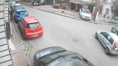 Fatih’te kapkaççı, kadının elindeki telefonu çaldı