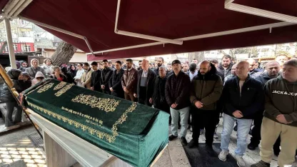 Fatih’te kocası tarafından öldürülen Semiha Deniz son yolculuğuna uğurlandı