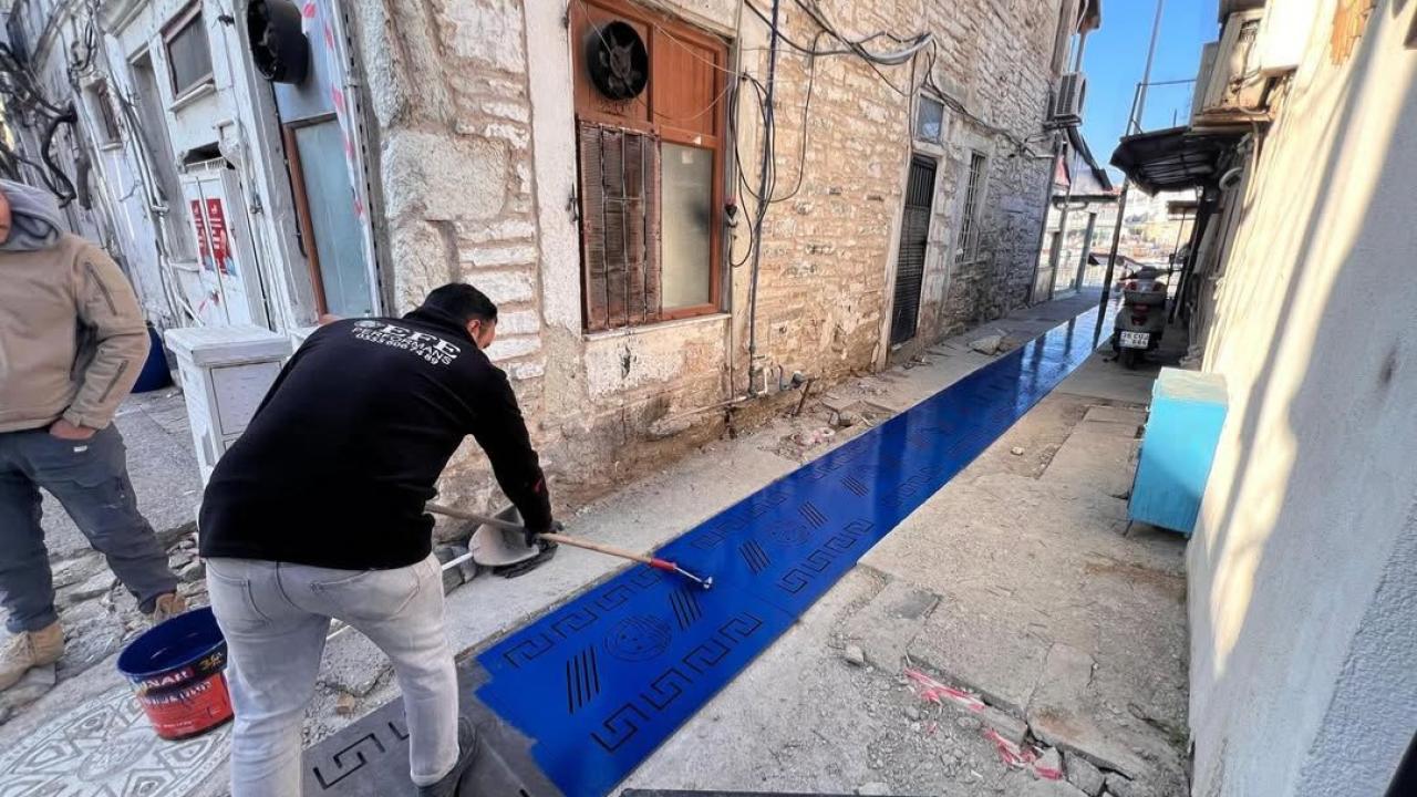 Foça Çarşısı’nda Yağmur Suyu Tahliye Kanalı Tamamlandı