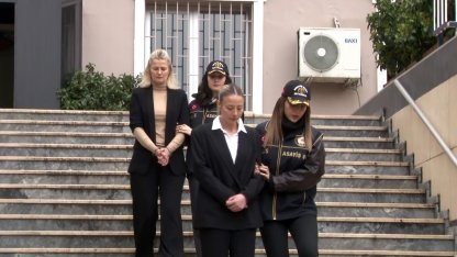 Futbolcu Kaan Kundakçı cinayetiyle ilgili aralarında şarkıcı Aleyna Kalaycıoğlu ile annesinin de bulunduğu toplam 8 kişi adliyeye  sevk edildi.