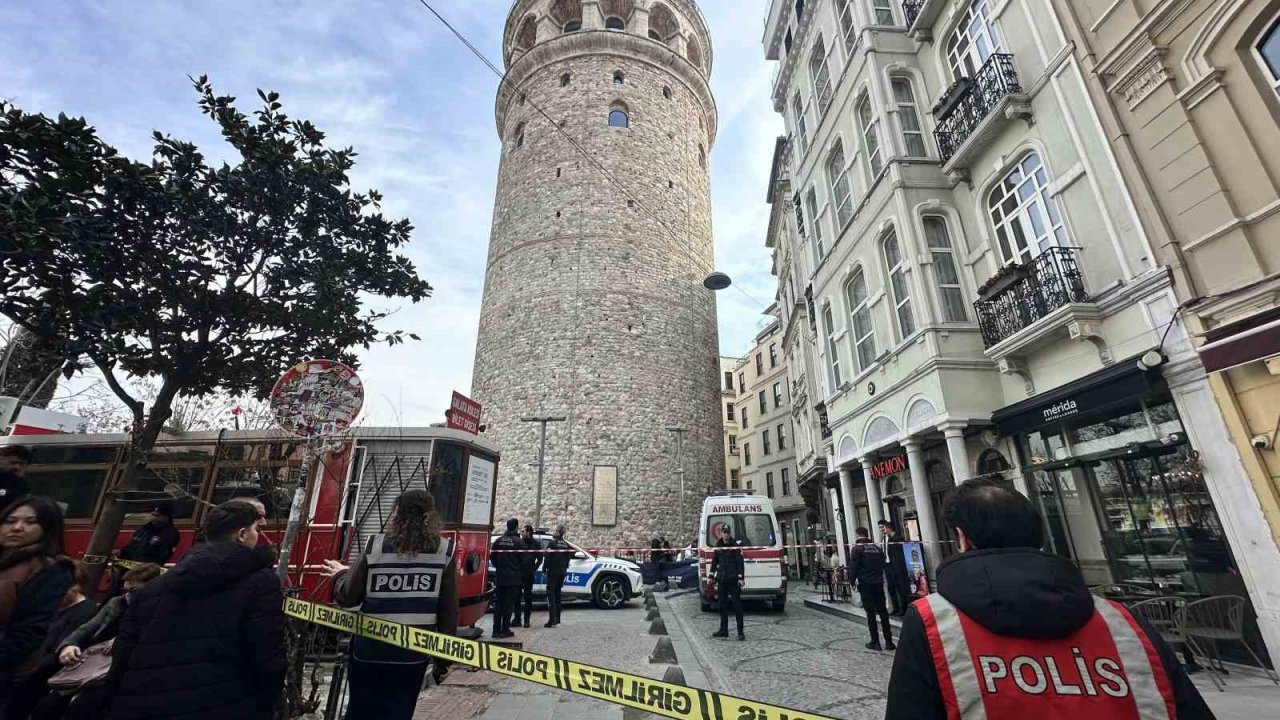 Galata Kulesi’nden atlayan kadın hayatını kaybetti