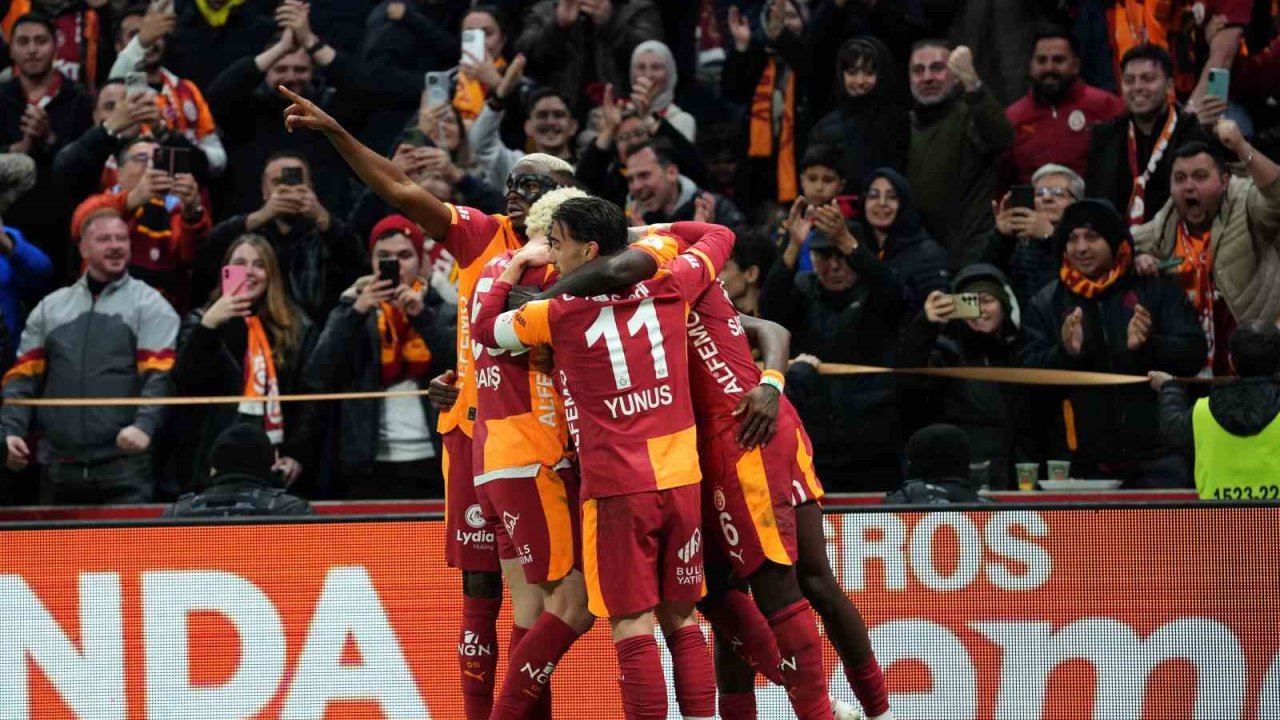 Galatasaray haftayı en yakın rakiplerine karşı 7 puan farkla kapadı