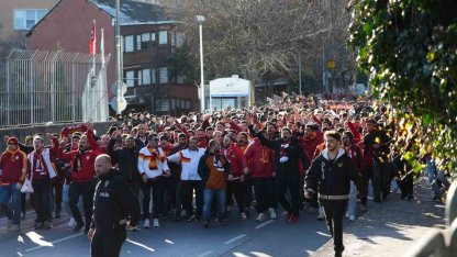 Galatasaray taraftarı, Dolmabahçe’ye geldi