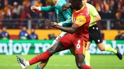 Galatasaray’da Davinson Sanchez cezalı duruma düştü