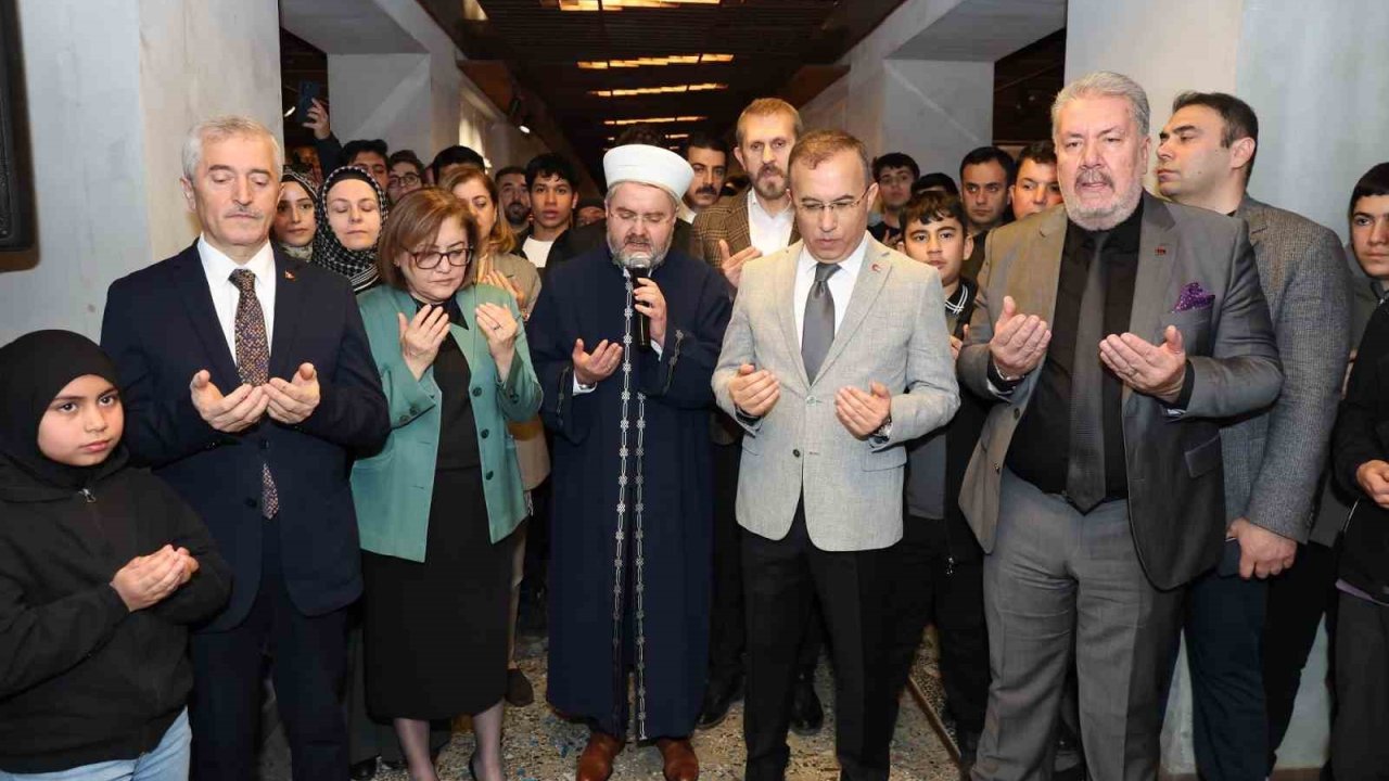 Gaziantep Büyükşehir ev sahipliğinde Mukaddes Emanetler Sergisi vatandaşlarla buluştu