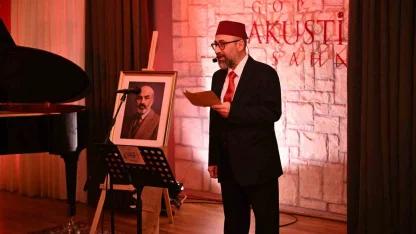 Gaziosmanpaşa’da İstiklal Marşı’nın kabulünün 105’inci yıl dönümünde Mehmet Akif Ersoy anıldı