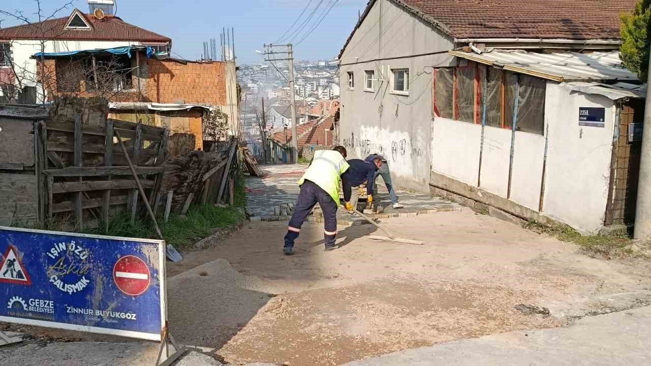 Gebze’de 3 sokakta parke ve bordür çalışması yapıldı