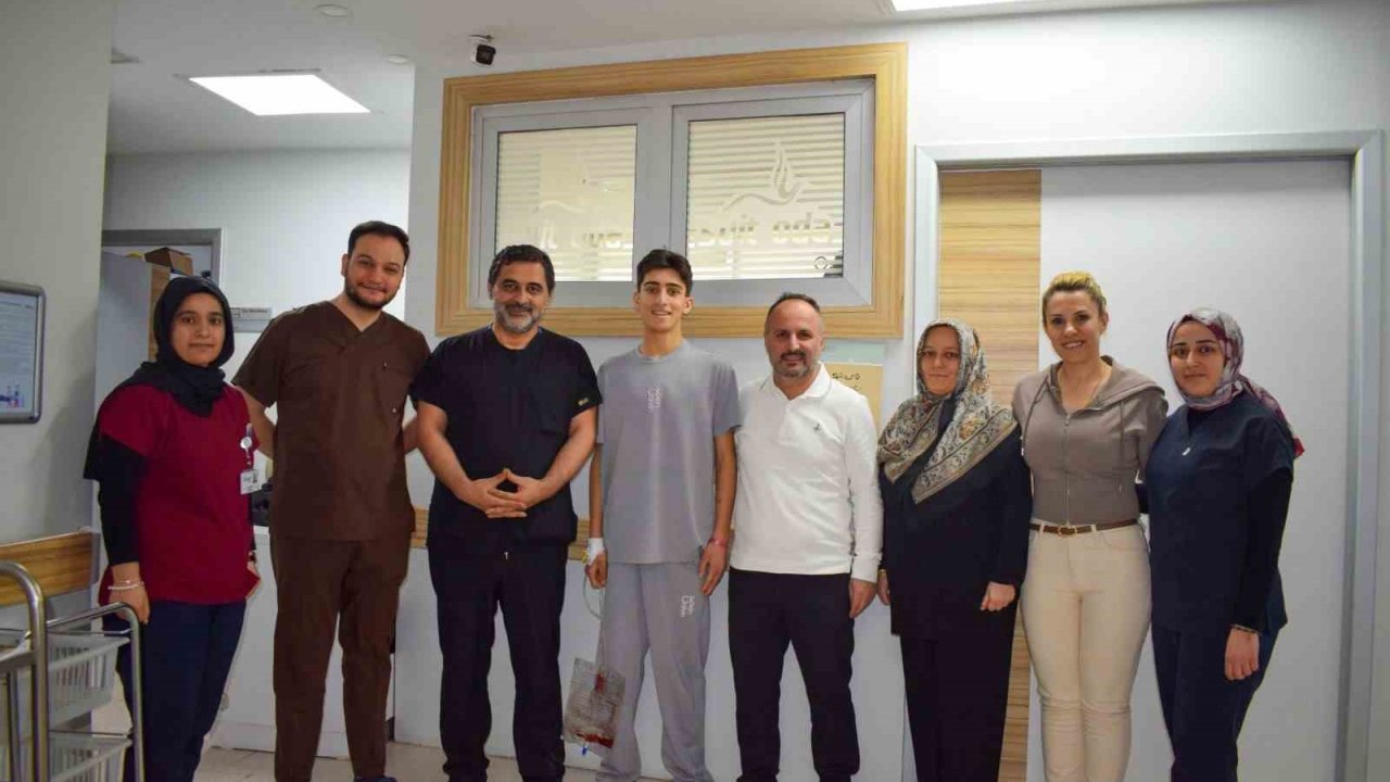 Genç futbolcuya hayat kurtaran müdahale