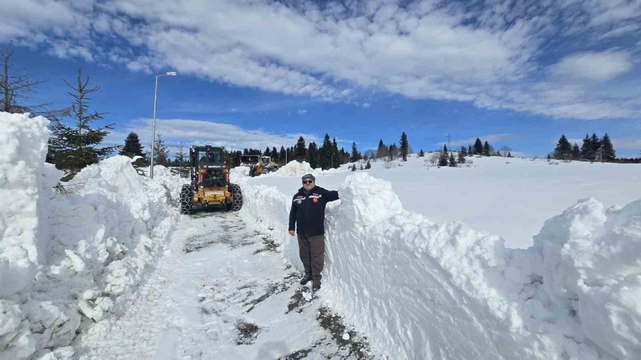 Giresun’un turizm merkezi Kulakkaya Yaylası’nda kar kalınlığı 2 metreyi buldu