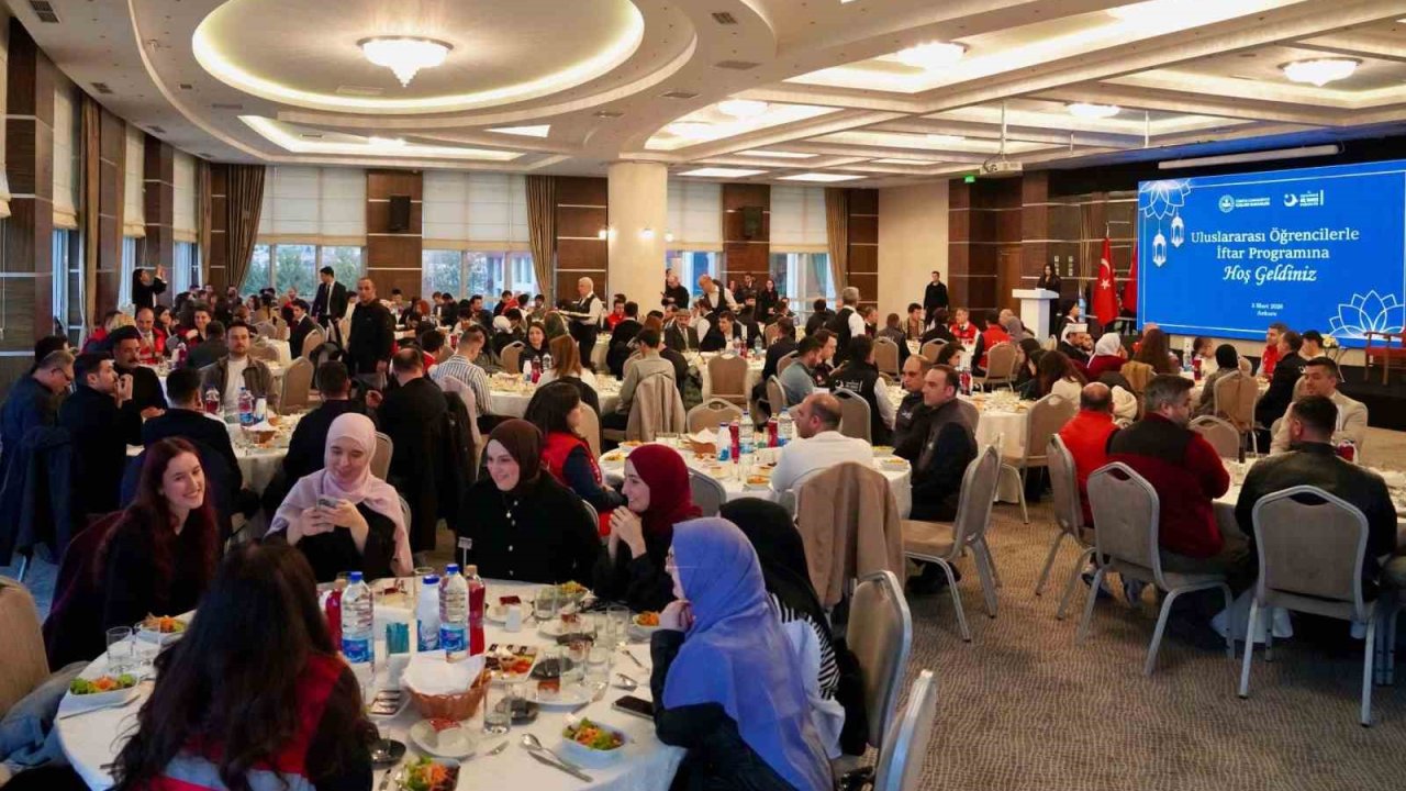 Göç İdaresi Başkanlığı uluslararası öğrencilerle iftar yemeğinde bir araya geldi