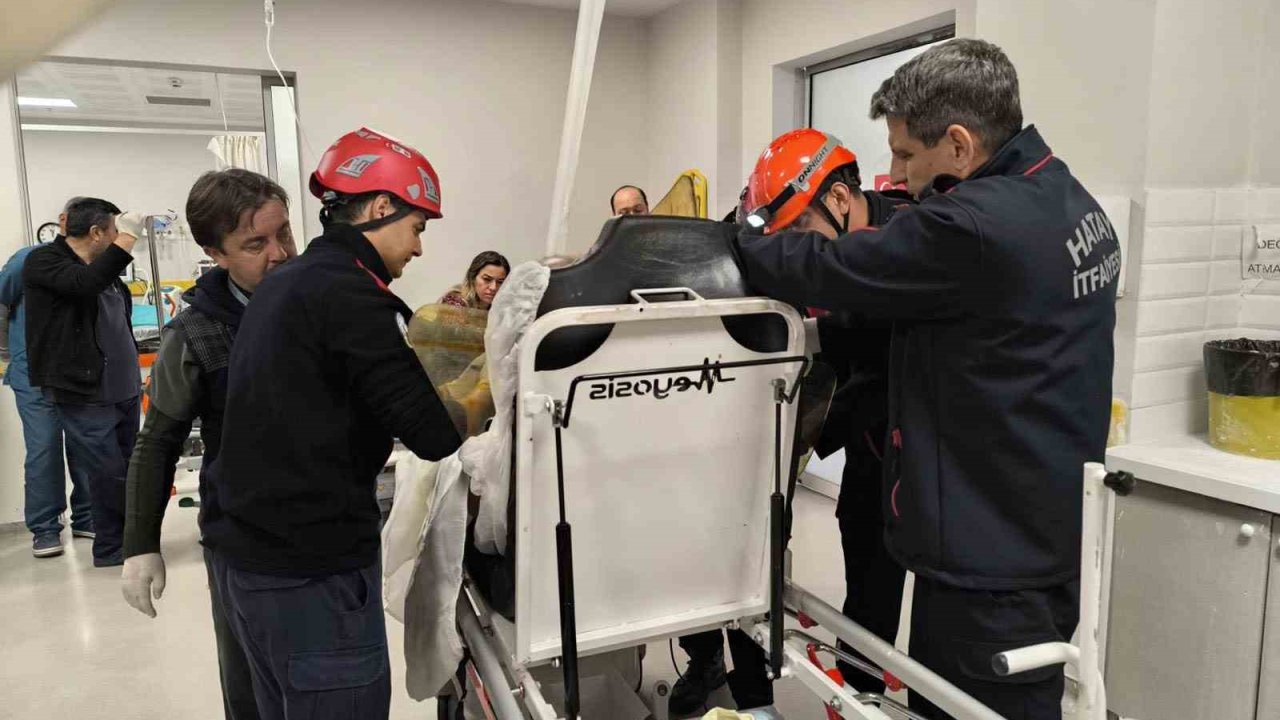 Göğüs boşluğuna demir saplanan hastanın ameliyatına itfaiye girdi