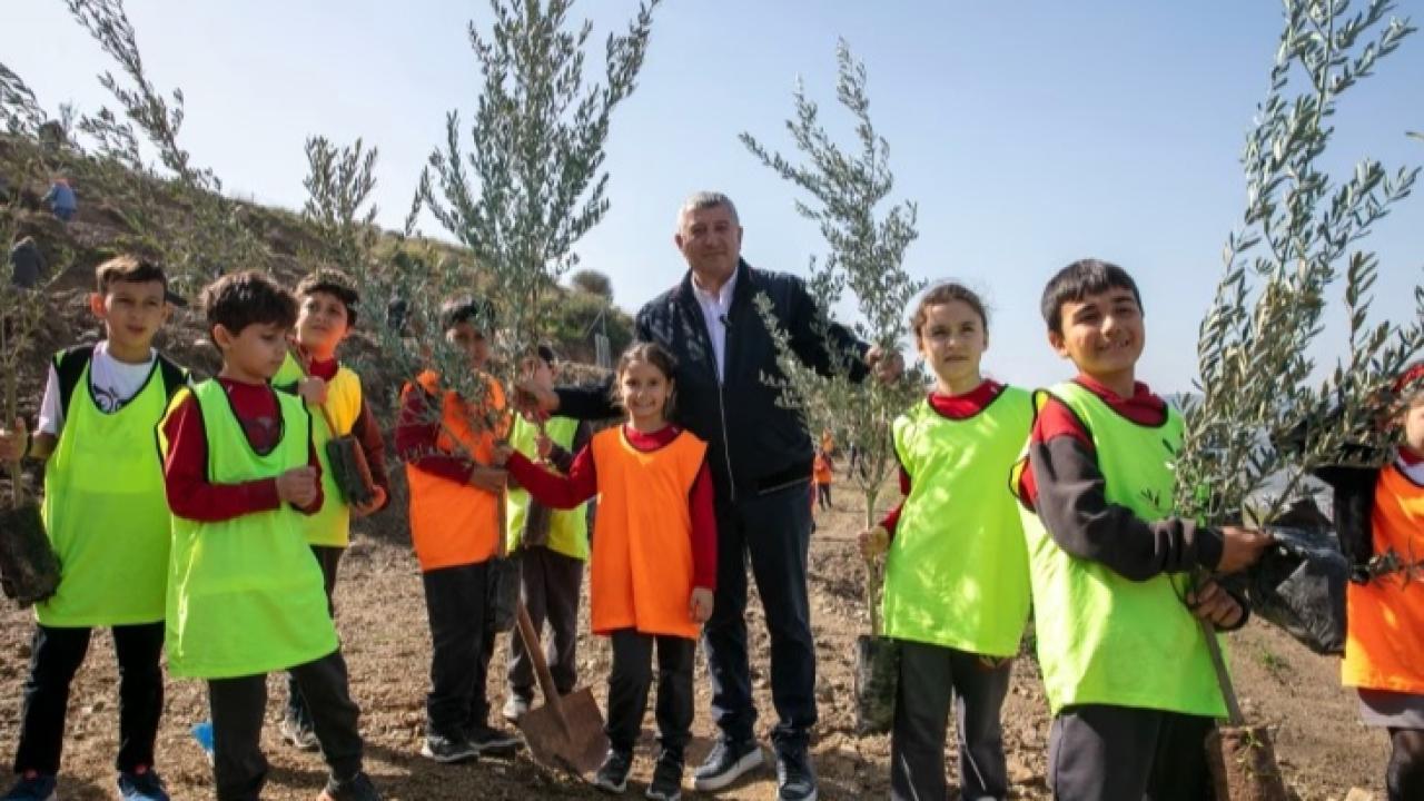 Güzelbahçe’de 1000 Zeytin Fidanı Toprakla Buluştu
