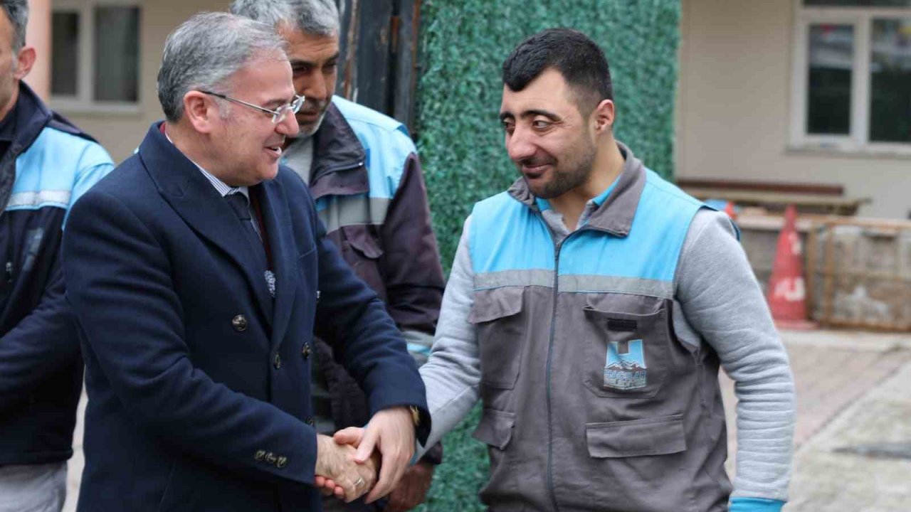 Hacılar Belediyesi personeli mesai başlangıcında bayramlaştı