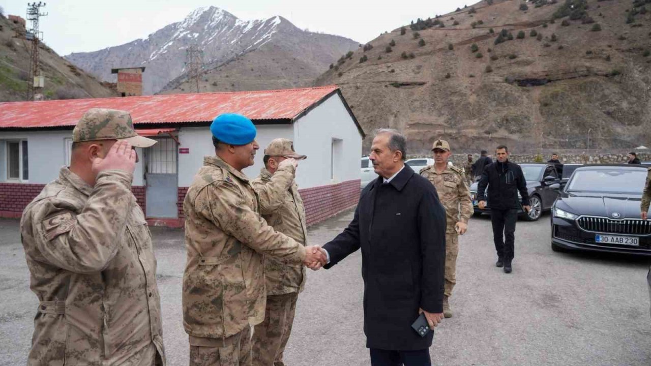 Hakkari Valisi’nden jandarmaya moral ziyareti